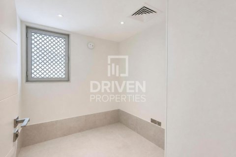 Villa in Jumeirah Park, Dubai 4 bedrooms, 781.59 sq.m. № 143176 - photo 17