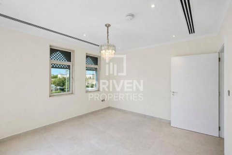 Villa in Jumeirah Park, Dubai 4 bedrooms, 781.59 sq.m. № 143176 - photo 11