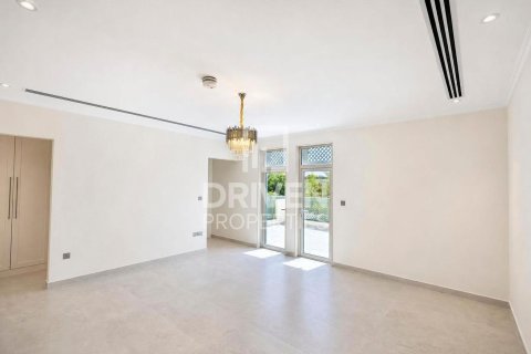 Villa in Jumeirah Park, Dubai 4 bedrooms, 781.59 sq.m. № 143176 - photo 13