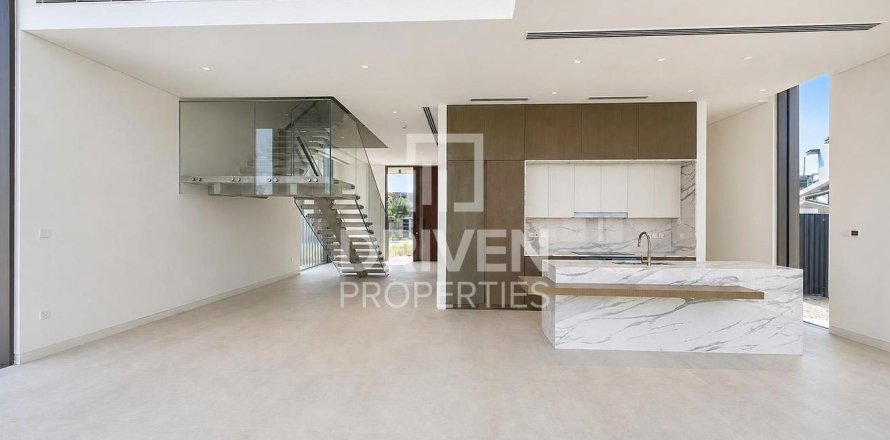 Villa in Nad Al Sheba 1, Nadd Al Sheba, Dubai 4 bedrooms, 576.83 sq.m. № 143162