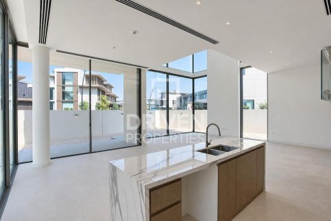 Villa in Nad Al Sheba 1, Nadd Al Sheba, Dubai 4 bedrooms, 576.83 sq.m. № 143162 - photo 4