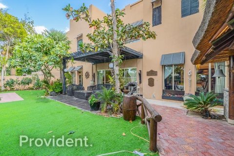 Villa in Meadows, Dubai 6 bedrooms, 877.1 sq.m. № 2625 - photo 20