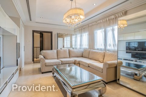 Villa in Meadows, Dubai 6 bedrooms, 877.1 sq.m. № 2625 - photo 7