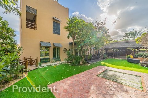 Villa in Meadows, Dubai 6 bedrooms, 877.1 sq.m. № 2625 - photo 3