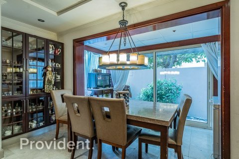 Villa in Meadows, Dubai 6 bedrooms, 877.1 sq.m. № 2625 - photo 9