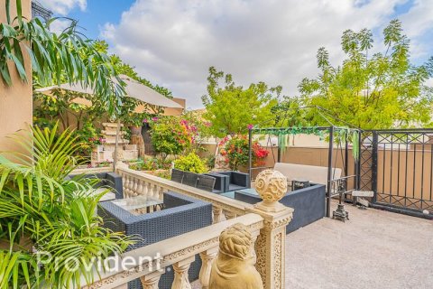 Villa in Meadows, Dubai 6 bedrooms, 877.1 sq.m. № 2625 - photo 22