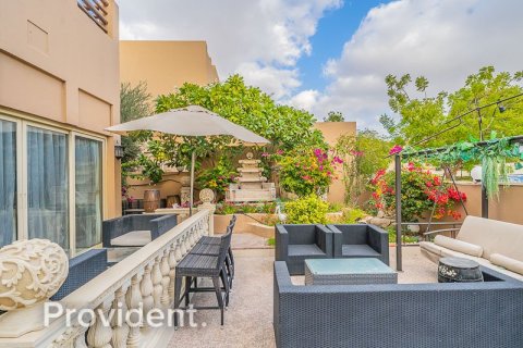 Villa in Meadows, Dubai 6 bedrooms, 877.1 sq.m. № 2625 - photo 23