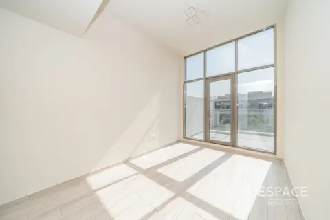 Villa in Al Furjan, Dubai 4 bedrooms, 152 sq.m. № 71194 - photo 10