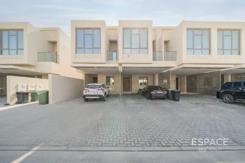 Villa in Al Furjan, Dubai 4 bedrooms, 152 sq.m. № 71194 - photo 20