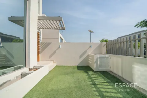 Villa in Al Furjan, Dubai 4 bedrooms, 152 sq.m. № 71194 - photo 19