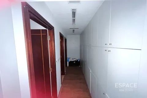 Снять в аренду офис в Джумейра Лейк Тауэрс, Дубай: 89м², № 71192 - фото 9