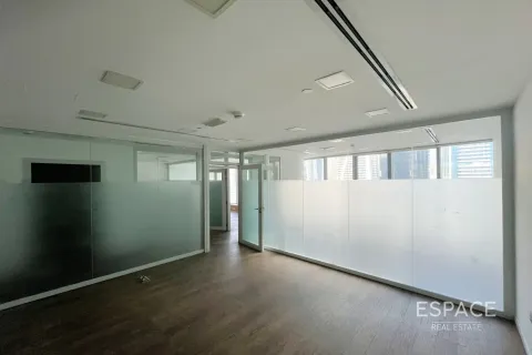 Снять в аренду офис в Джумейра Лейк Тауэрс, Дубай: 89м², № 71192 - фото 14
