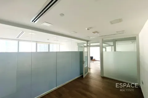 Снять в аренду офис в Джумейра Лейк Тауэрс, Дубай: 89м², № 71192 - фото 11