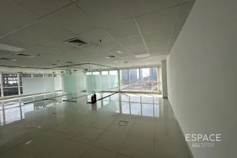 Снять в аренду офис в Джумейра Лейк Тауэрс, Дубай: 126м², № 71193 - фото 2