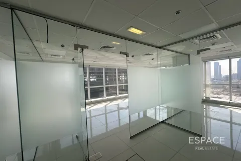 Снять в аренду офис в Джумейра Лейк Тауэрс, Дубай: 126м², № 71193 - фото 8