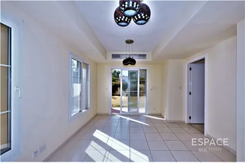 Villa in Springs 11, The Springs, Dubai 2 bedrooms, 167 sq.m. № 61845 - photo 9