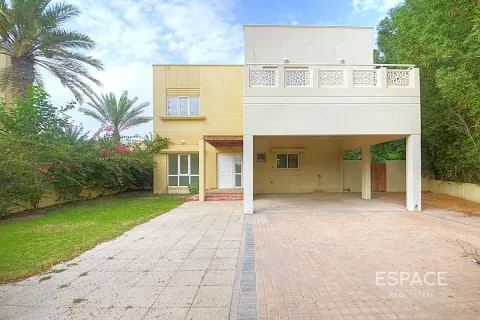 Villa in Meadows, Dubai 4 bedrooms, 337 sq.m. № 61844 - photo 2