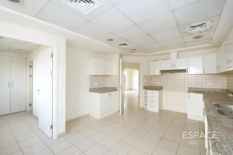 Villa in Meadows, Dubai 4 bedrooms, 337 sq.m. № 61844 - photo 3