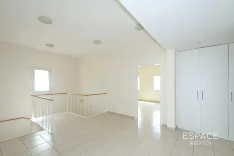 Villa in Meadows, Dubai 4 bedrooms, 337 sq.m. № 61844 - photo 5