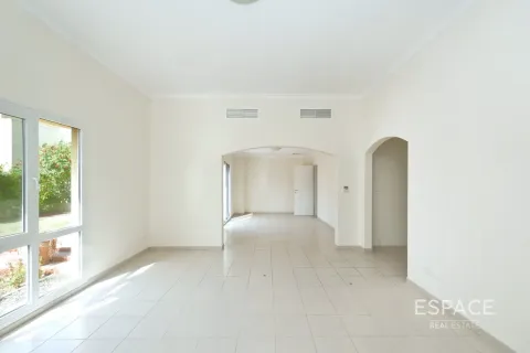 Villa in Meadows, Dubai 4 bedrooms, 337 sq.m. № 61844 - photo 7