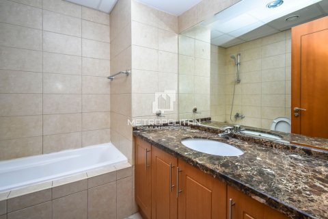 Apartment in Jumeirah Lake Towers, Dubai 2 bedrooms, 183 sq.m. № 14996 - photo 20