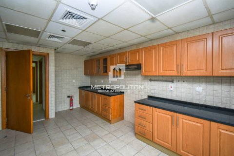 Apartment in Jumeirah Lake Towers, Dubai 2 bedrooms, 183 sq.m. № 14996 - photo 10