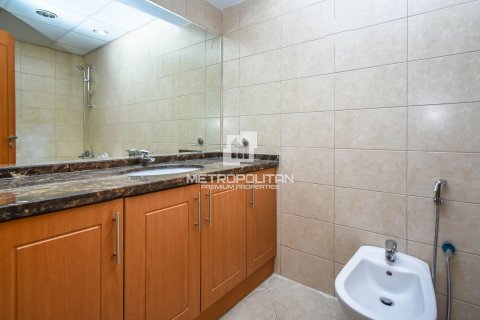 Apartment in Jumeirah Lake Towers, Dubai 2 bedrooms, 183 sq.m. № 14996 - photo 21