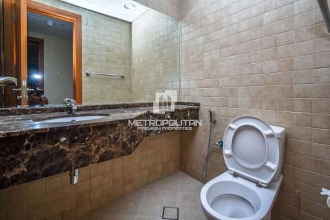 Apartment in Jumeirah Lake Towers, Dubai 2 bedrooms, 183 sq.m. № 14996 - photo 17
