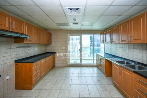Apartment in Jumeirah Lake Towers, Dubai 2 bedrooms, 183 sq.m. № 14996 - photo 9