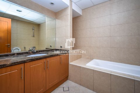 Apartment in Jumeirah Lake Towers, Dubai 2 bedrooms, 183 sq.m. № 14996 - photo 27