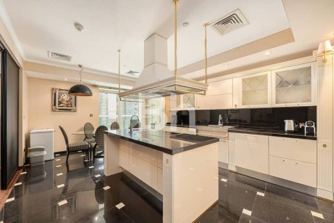 Apartment in Dubai Marina, Dubai 3 bedrooms, 361 sq.m. № 56937 - photo 17