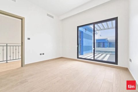 Купить виллу в Дубае: 4 спальни, 155.4м², № 83685 - фото 3