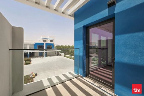 Купить виллу в Дубае: 4 спальни, 155.4м², № 83685 - фото 8