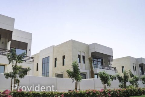 Villa in Meydan, Dubai 5 bedrooms № 2916 - photo 1