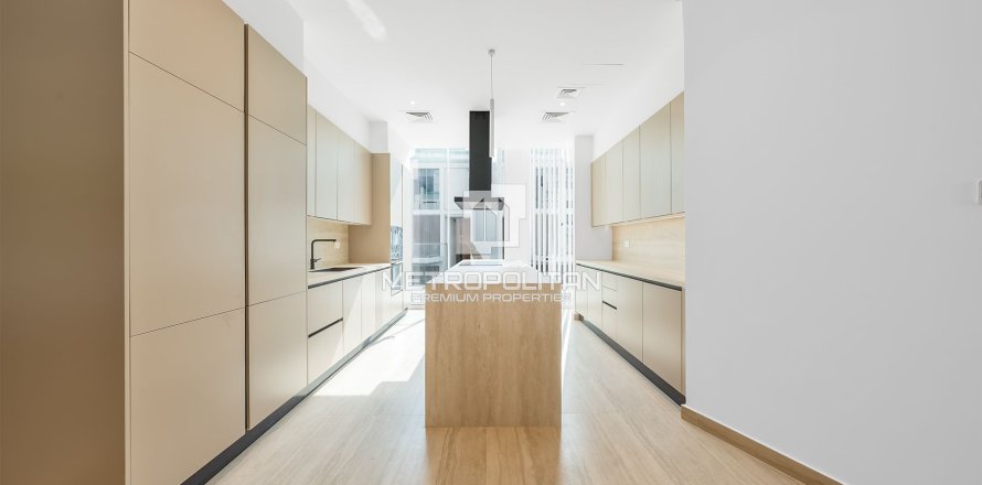 Villa in Al Barari, Dubai 4 bedrooms, 180 sq.m. № 73551