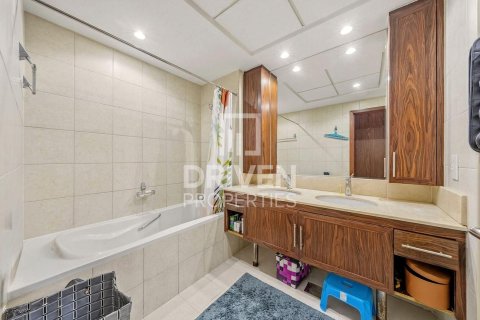Appartement à The Residences, Downtown Dubai (Downtown Burj Dubai), Dubai, 3 chambres, 221.02 m², № 129766 - photo 2