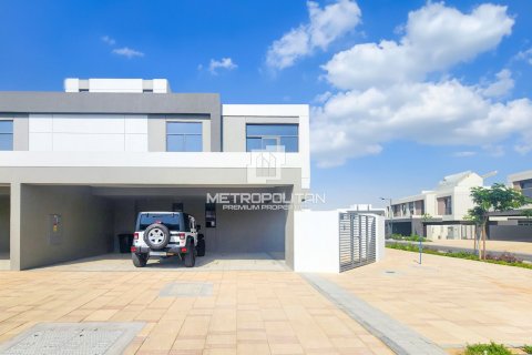 Снять в аренду таунхаус в The Pulse, Dubai South (Dubai World Central), Дубай: 5 спален, 631м², № 73015 - фото 1