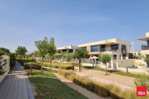 Villa in Dubai Hills Estate, Dubai 3 bedrooms, 193.4 sq.m. № 60324 - photo 2