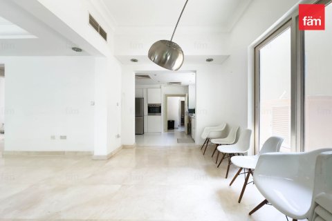 Villa en Dubai Sports City, Dubai, 4 dormitorios, 642.1 m², № 43083 - foto 26