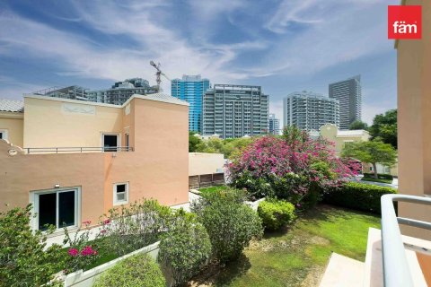 Villa en Dubai Sports City, Dubai, 4 dormitorios, 642.1 m², № 43083 - foto 17