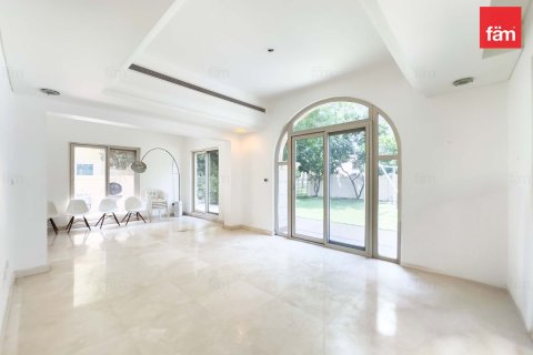 Villa en Dubai Sports City, Dubai, 4 dormitorios, 642.1 m², № 43083 - foto 25