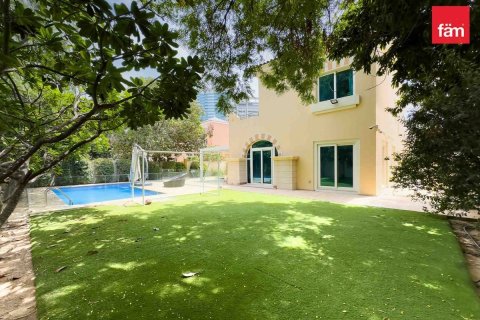 Villa en Dubai Sports City, Dubai, 4 dormitorios, 642.1 m², № 43083 - foto 19