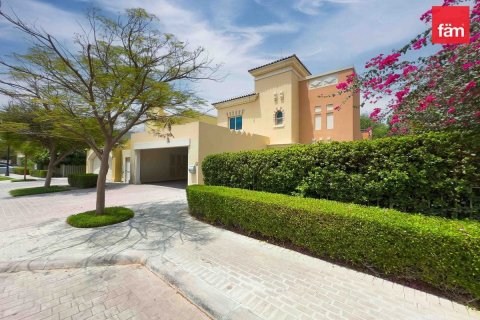 Villa en Dubai Sports City, Dubai, 4 dormitorios, 642.1 m², № 43083 - foto 22