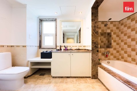 Villa en Dubai Sports City, Dubai, 4 dormitorios, 642.1 m², № 43083 - foto 30