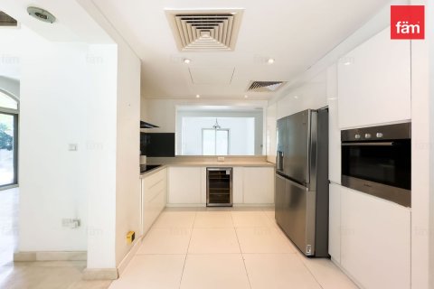 Villa en Dubai Sports City, Dubai, 4 dormitorios, 642.1 m², № 43083 - foto 14