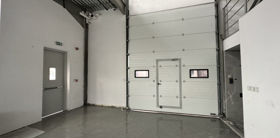 Almacén en Al Qusais, Dubai, 185.8 m², № 5777