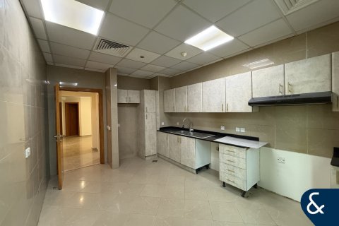 Apartment in Marina Crown, Dubai Marina, Dubai 3 bedrooms, 202 sq.m. № 76310 - photo 27