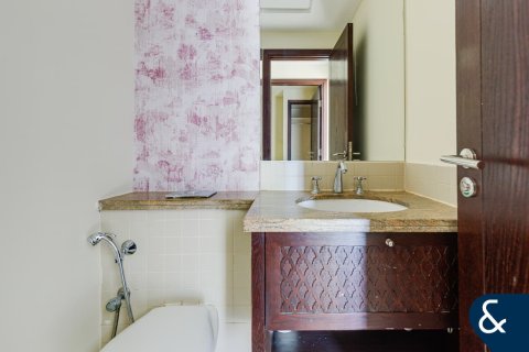 Apartment in Downtown Dubai (Downtown Burj Dubai), Dubai 3 bedrooms, 193 sq.m. № 76312 - photo 16