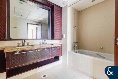 Apartment in Downtown Dubai (Downtown Burj Dubai), Dubai 3 bedrooms, 193 sq.m. № 76312 - photo 14