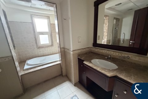 Villa in Victory Heights, Dubai Sports City, Dubai 5 bedrooms, 1269 sq.m. № 98922 - photo 17